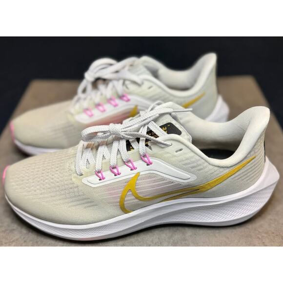 Air Zoom Pegasus Brand New Size 8.5W 7M!! - Picture 1 of 3
